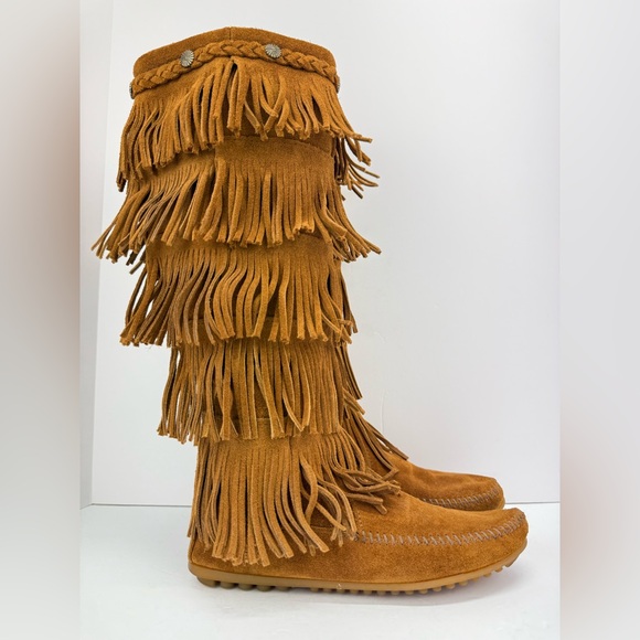 Minnetonka size 6 Women’s Tan Suede Boho Bohemian 5 Layer Fringe Moccasin Boots - Picture 1 of 9